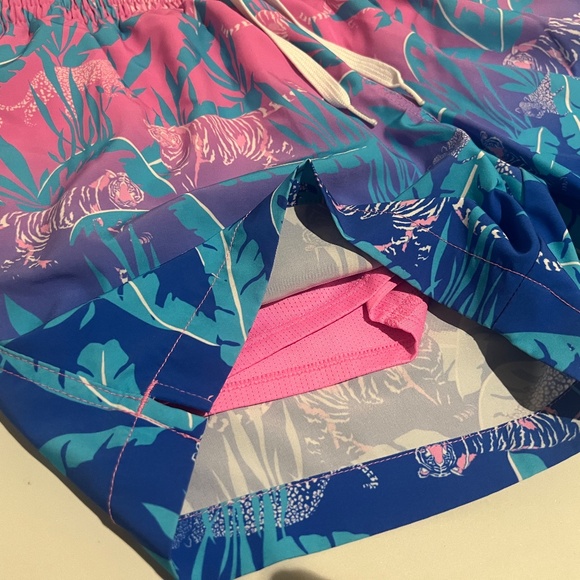 Chubbies Men's Lined Classic Swim Trunks, 5.5" - Picture 4 of 4